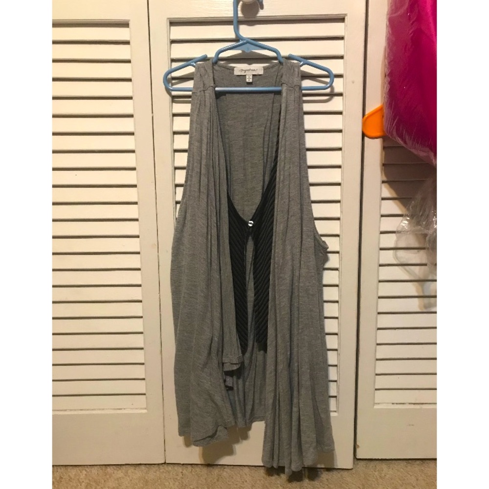 Mystree sleeveless sweater top